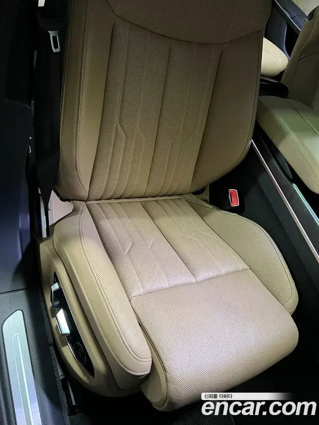 Audi A8 2020 — ფოტო 15/20