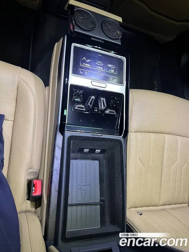 Audi A8 2020 — ფოტო 13/20