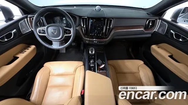 Volvo XC60 2021 — Фото 7/20