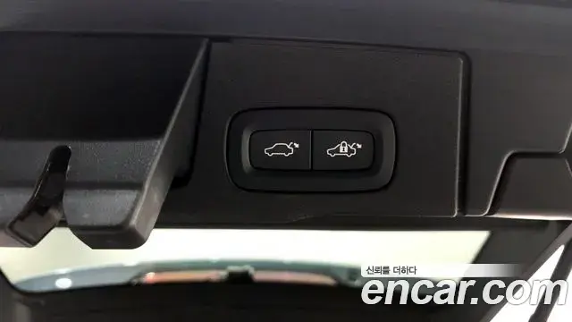 Volvo XC60 2021 — Фото 15/20