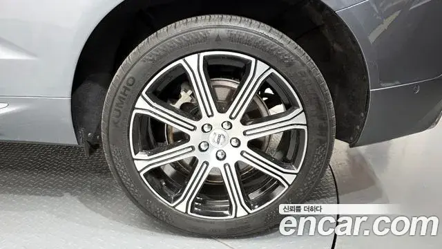 Volvo XC60 2021 — Şəkil 31/33