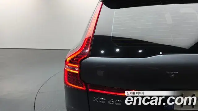 Volvo XC60 2021 — Şəkil 30/33