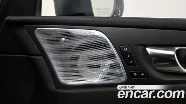 Volvo XC60 2021 — Şəkil 12/33