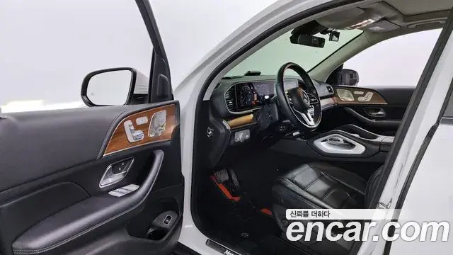 Mercedes-Benz GLE-Class 2021 — Photo 14/20