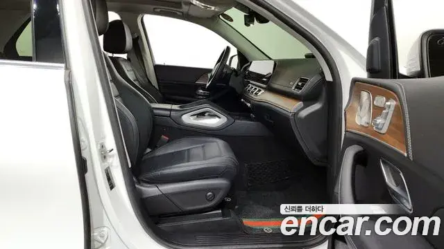 Mercedes-Benz GLE-Class 2021 — Photo 3/20