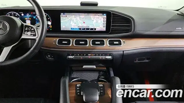 Mercedes-Benz GLE-Class 2021 — Photo 11/20