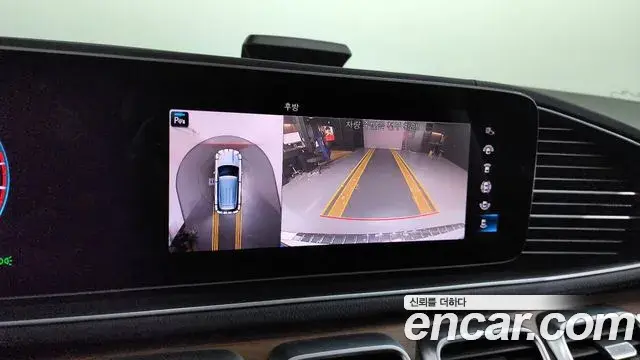 Mercedes-Benz GLE-Class 2021 — Photo 9/20