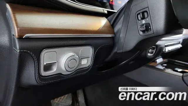 Mercedes-Benz GLE-Class 2021 — Photo 19/20