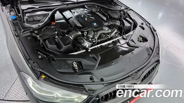 BMW 8 Series 2024 — Photo 15/32