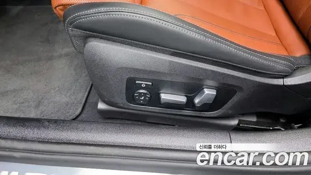 BMW 8 Series 2024 — Photo 25/32