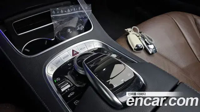 Mercedes-Benz S-Class 2019 — Photo 10/30
