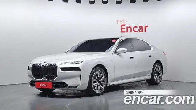 BMW 7 Series 2023 — ფოტო 4/15