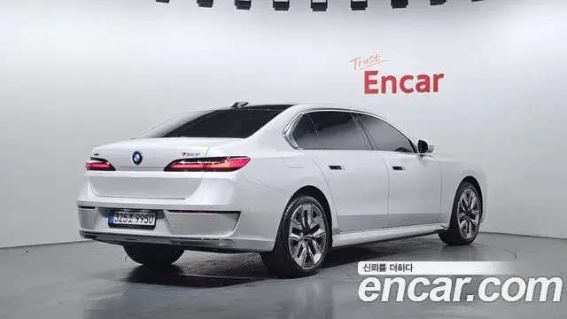 BMW 7 Series 2023 — ფოტო 11/15