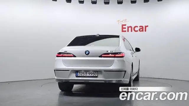 BMW 7 Series 2023 — ფოტო 10/15
