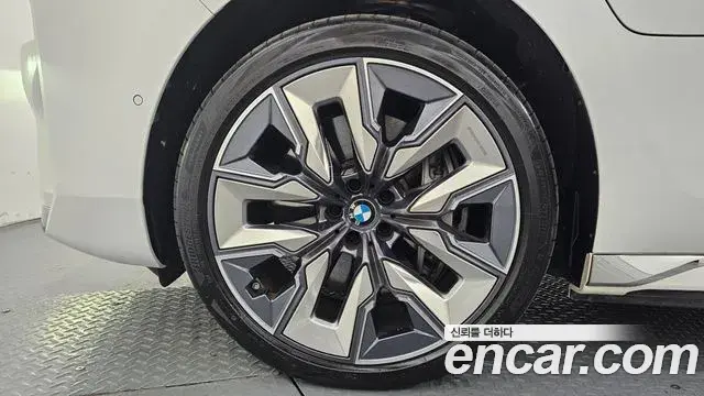 BMW 7 Series 2023 — ფოტო 13/15