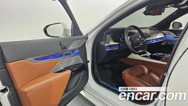 BMW 7 Series 2023 — ფოტო 8/15