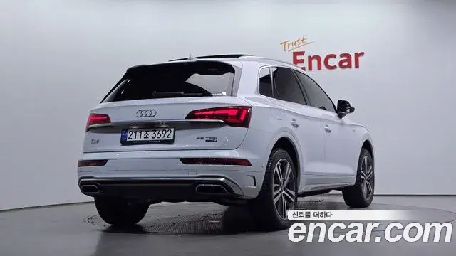 Audi Q5 2021 — Фото 2/20