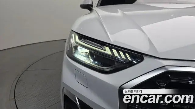 Audi Q5 2021 — ფოტო 15/31