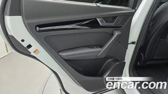 Audi Q5 2021 — ფოტო 5/31
