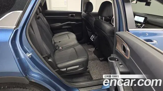 Kia Sorento 2022 — Фото 11/20