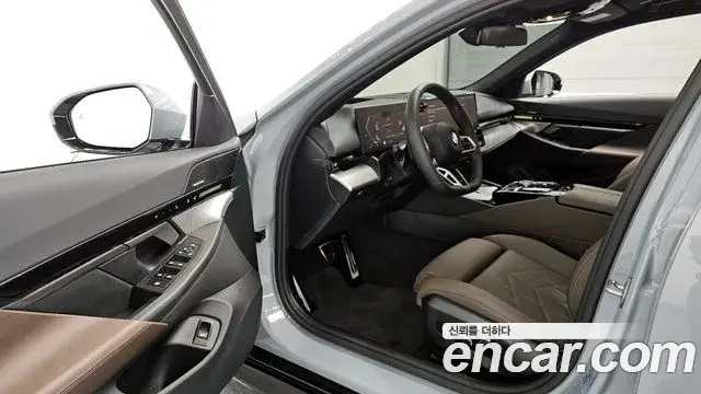 BMW 5 Series 2024 — Photo 19/20