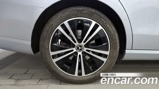 Mercedes-Benz E-Class 2021 — ფოტო 4/20