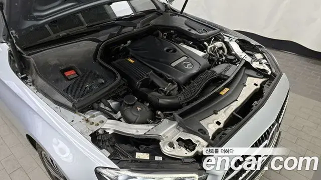 Mercedes-Benz E-Class 2021 — ფოტო 8/20
