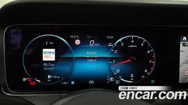 Mercedes-Benz E-Class 2021 — ფოტო 6/20