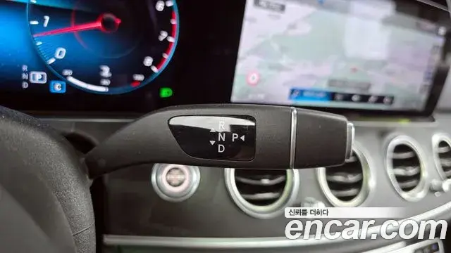 Mercedes-Benz E-Class 2021 — ფოტო 7/20