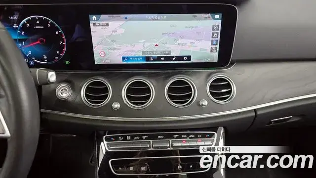 Mercedes-Benz E-Class 2021 — ფოტო 14/20