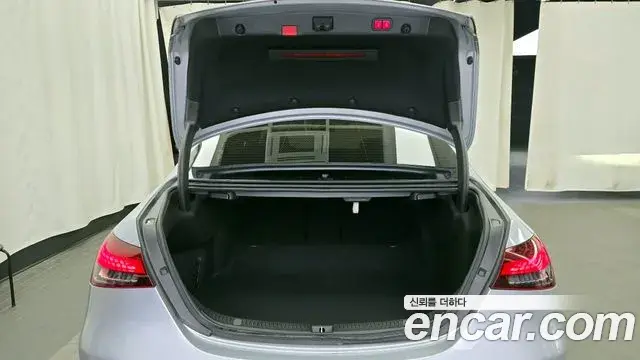 Mercedes-Benz E-Class 2021 — ფოტო 3/20