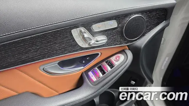 Mercedes-Benz GLC-Class 2022 — Photo 2/33