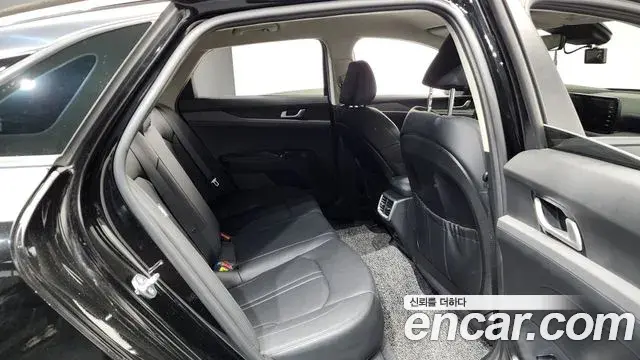 Kia K5 2021 — Şəkil 28/35
