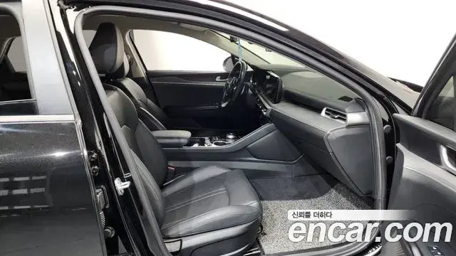 Kia K5 2021 — Şəkil 20/35