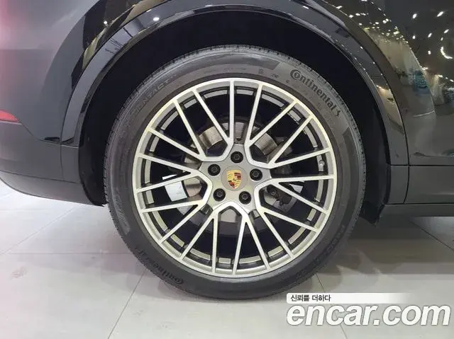 Porsche Cayenne 2023 — Photo 7/20