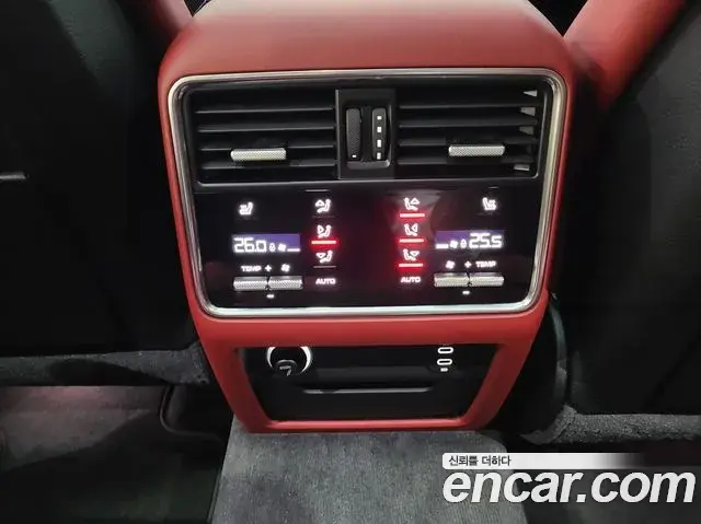 Porsche Cayenne 2023 — Photo 16/20