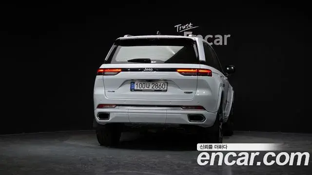 Jeep Grand Cherokee 2023 — Photo 20/32