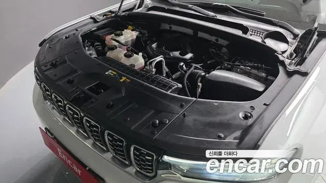 Jeep Grand Cherokee 2023 — Photo 31/32