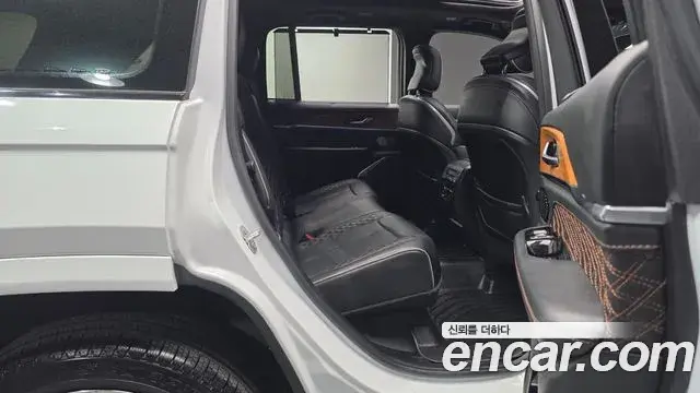 Jeep Grand Cherokee 2023 — Photo 28/32