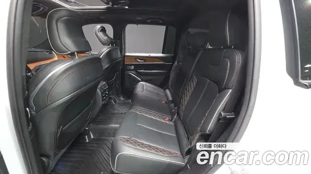 Jeep Grand Cherokee 2023 — Photo 32/32