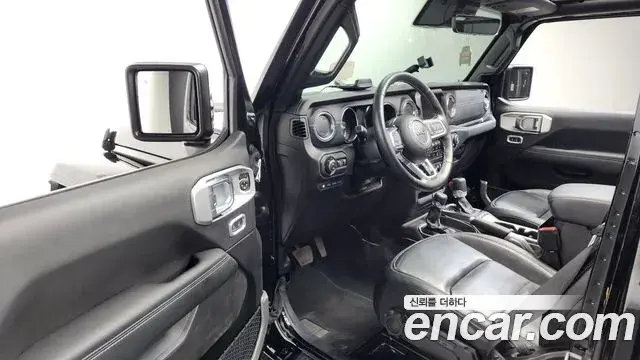 Jeep Wrangler 2022 — Photo 21/36