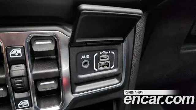 Jeep Wrangler 2022 — Photo 19/36