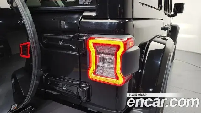 Jeep Wrangler 2022 — Photo 36/36