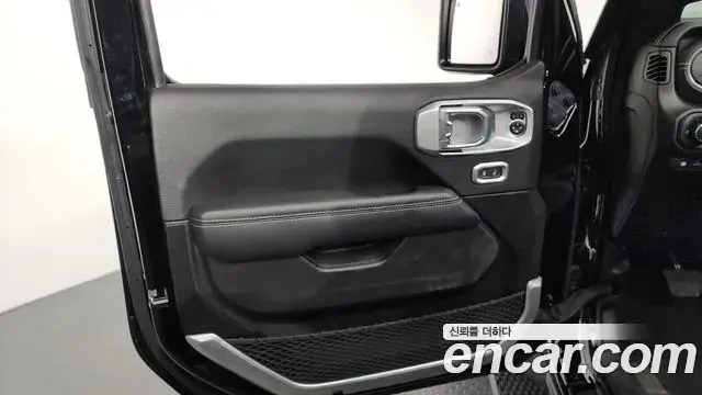 Jeep Wrangler 2022 — Photo 7/36