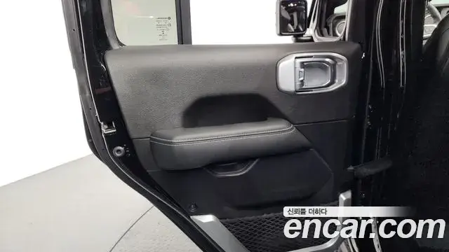 Jeep Wrangler 2022 — Photo 18/36