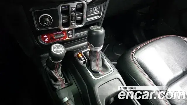 Jeep Wrangler 2022 — ფოტო 8/20