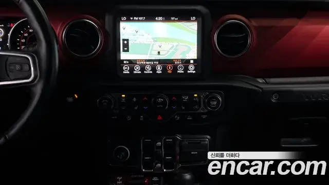 Jeep Wrangler 2022 — ფოტო 14/20