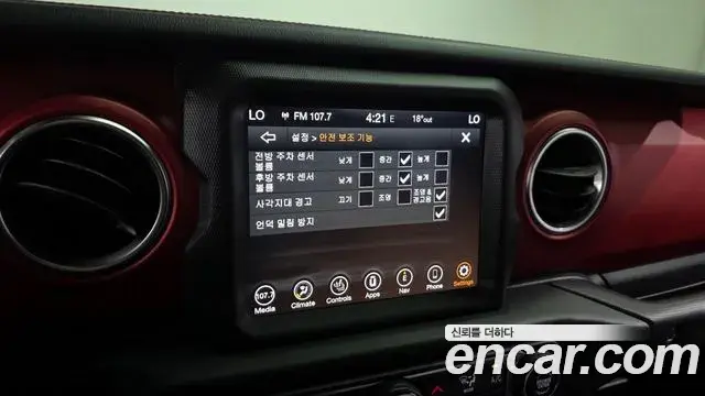Jeep Wrangler 2022 — ფოტო 19/20