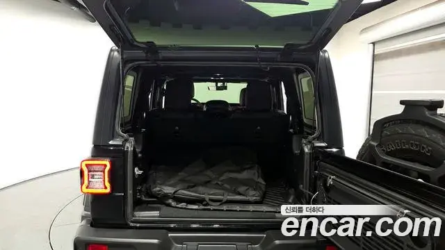 Jeep Wrangler 2022 — ფოტო 13/20