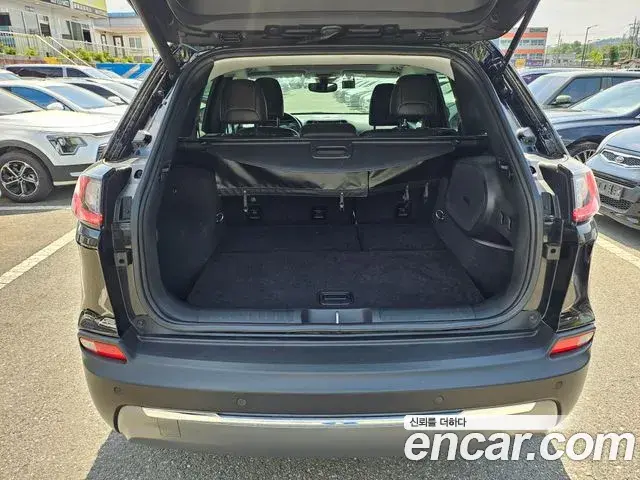 Jeep Cherokee 2022 — ფოტო 2/20